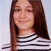 Alumna universitaria de tercer curso del grado Idiomas, Gestión y Comercio con menciones honorables en distintas asignaturas